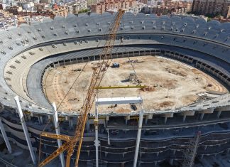 Nou Mestalla: First piece of roof compression ring installed